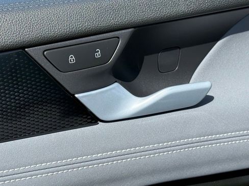New 2026 Volkswagen Tiguan SE FWD image 10