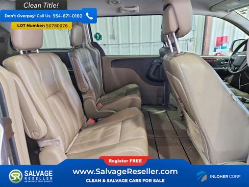 Used 2013 Chrysler Town & Country Touring FWD image 15