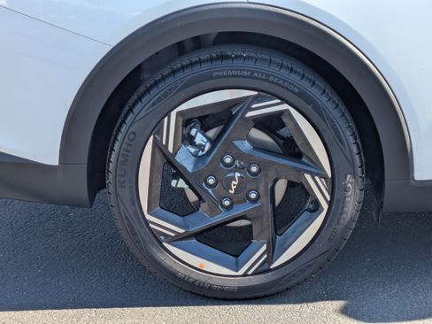 Certified 2025 Kia K4 EX image 9