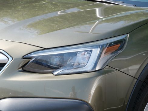 Used 2020 Subaru Outback Premium AWD/4WD image 4