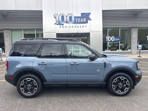 Used 2025 Ford Bronco Sport Outer Banks w/ Outer Banks Tech Package+ AWD/4WD image 2