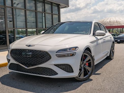 Used 2022 Genesis G70 3.3T RWD image 2