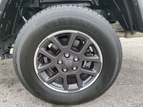 Used 2023 Jeep Gladiator Overland image 21