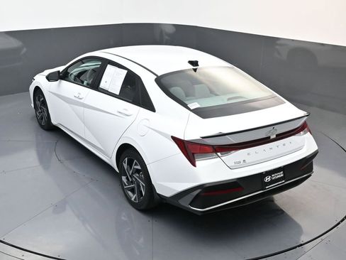 Used 2025 Hyundai Elantra Sport image 18