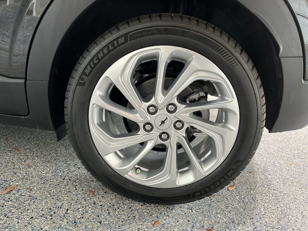 New 2027 Chevrolet Bolt LT w/ Comfort Package FWD image 34
