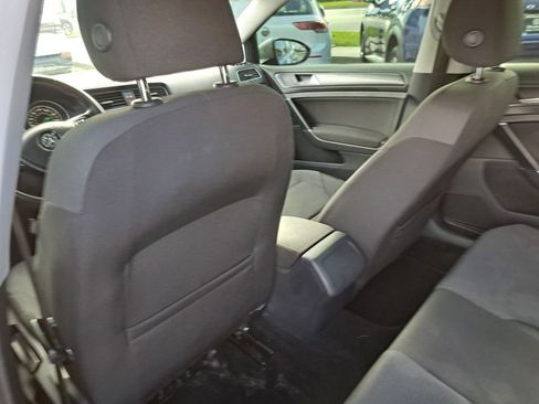 Used 2019 Volkswagen Golf S image 23