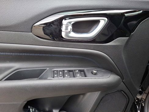 New 2026 Jeep Compass Limited image 8