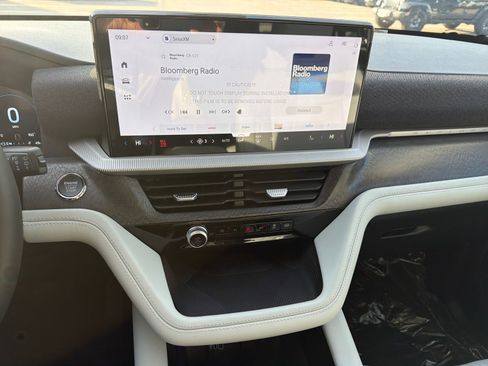 New 2026 Ford Explorer Platinum w/ LUX Leather Package AWD/4WD image 18