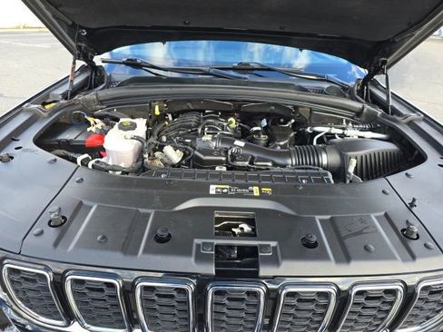 Used 2023 Jeep Grand Cherokee L Limited image 20