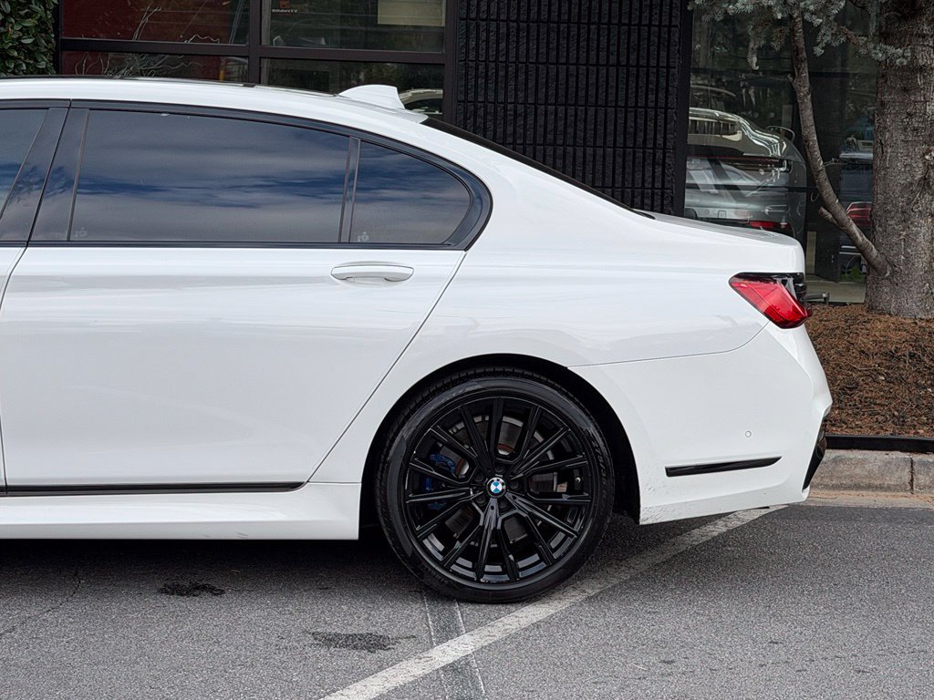 Used 2022 BMW 740i w/ M Sport Package RWD image 11
