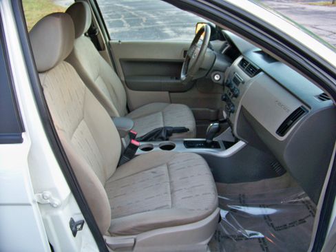 Used 2010 Ford Focus SE image 33