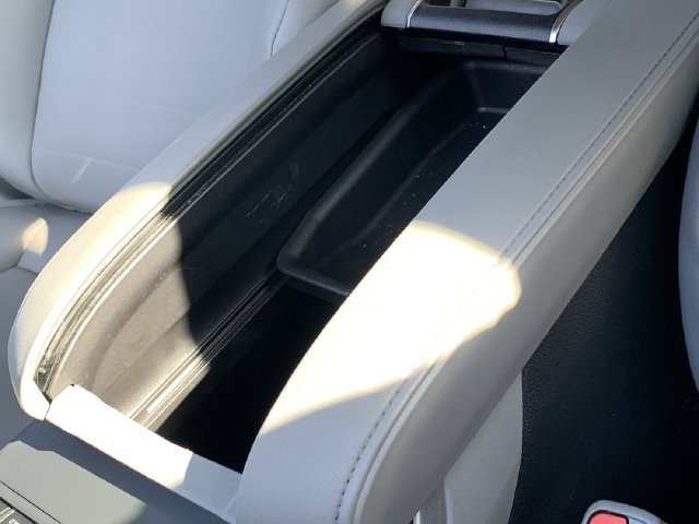 Used 2025 Toyota Highlander XLE FWD image 12
