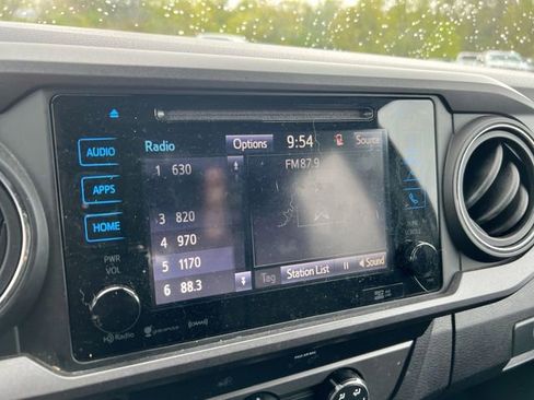 Used 2019 Toyota Tacoma TRD Off-Road w/ Technology Package AWD/4WD image 13