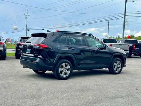 Used 2022 Toyota RAV4 LE AWD/4WD image 3