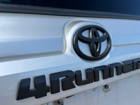 Used 2020 Toyota 4Runner SR5 AWD/4WD image 14