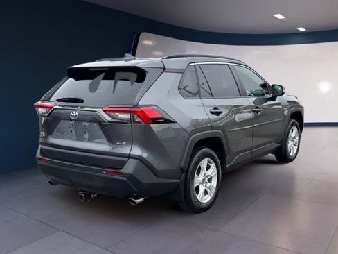 Used 2021 Toyota RAV4 XLE w/ Convenience Package image 5