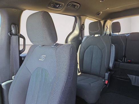 Used 2020 Chrysler Pacifica Touring w/ S Appearance Package FWD image 29