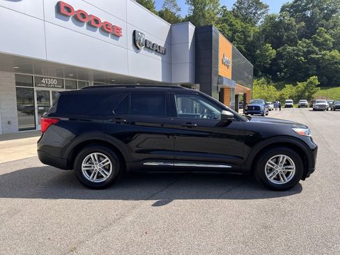 Used 2023 Ford Explorer XLT w/ Equipment Group 202A image 7