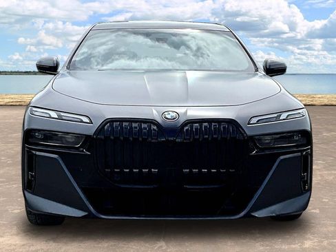 Used 2023 BMW i7 xDrive60 AWD/4WD image 2