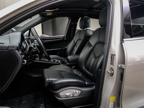 Used 2023 Porsche Macan AWD/4WD image 44