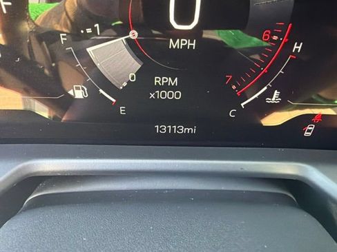 Used 2026 GMC Acadia Elevation w/ Elevation Premium Package FWD image 8