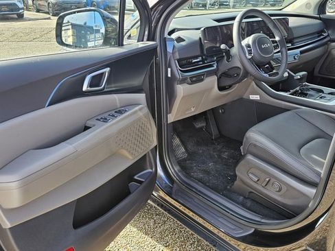 New 2026 Kia Carnival FWD image 17