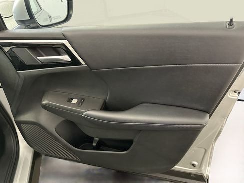 Used 2024 Mitsubishi Outlander SE Black Edition image 35