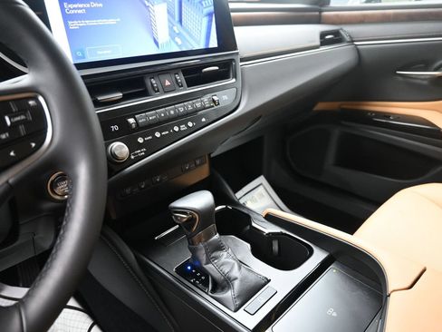 Used 2023 Lexus ES 250 w/ Premium Package AWD/4WD image 41