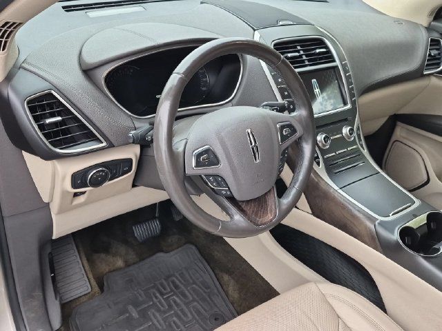 Used 2017 Lincoln MKX Reserve w/ Driver Assistance Package AWD/4WD image 10