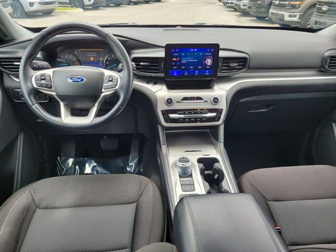 Used 2023 Ford Explorer XLT RWD image 17