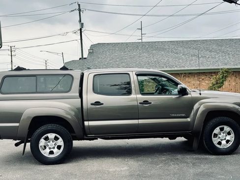 Used 2014 Toyota Tacoma 4x4 Double Cab w/ SR5 Package image 2