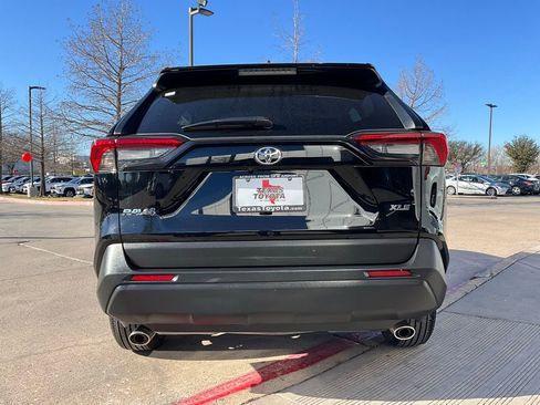 Used 2025 Toyota RAV4 XLE image 7