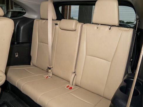 Used 2023 Toyota Highlander Limited image 13