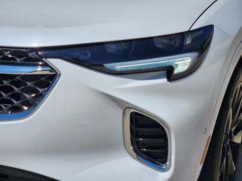 Used 2023 Buick Envision Avenir image 9