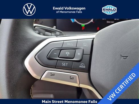 Certified 2025 Volkswagen Tiguan SE w/ Panoramic Sunroof Package AWD/4WD image 16