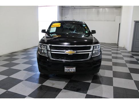 Used 2017 Chevrolet Suburban LT image 2