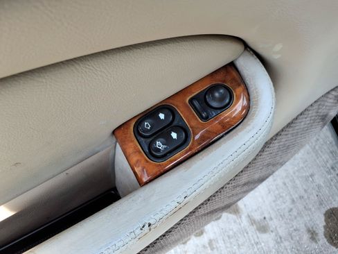 Used 2002 Jaguar XK8 Convertible RWD image 16