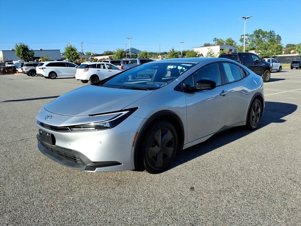 Certified 2025 Toyota Prius LE FWD image 9
