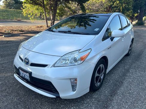 Used 2013 Toyota Prius Four w/ Deluxe Solar Roof Pkg FWD image 2
