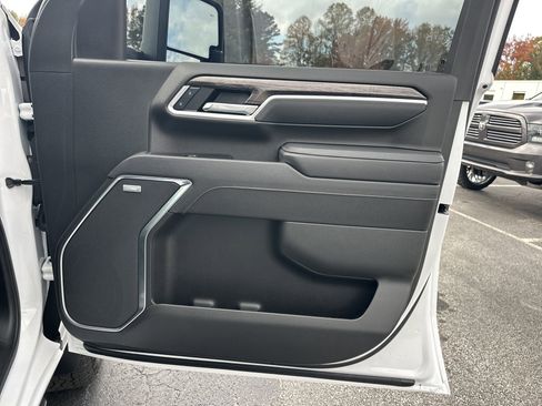 Certified 2025 Chevrolet Silverado 2500 LTZ w/ LTZ Plus Package image 15