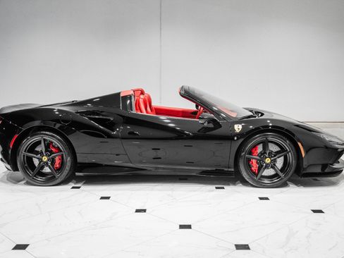 Used 2021 Ferrari F8 Tributo RWD image 6