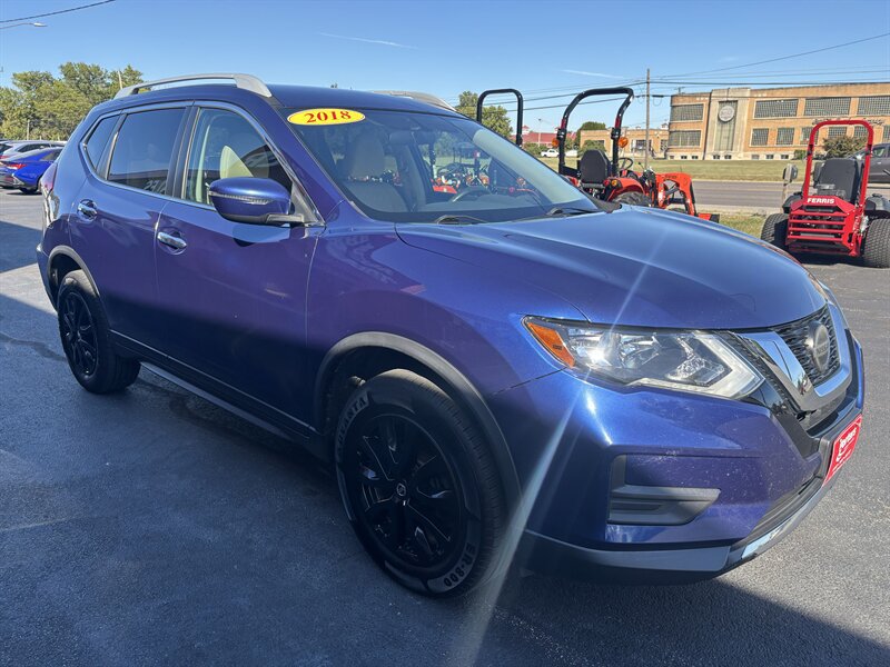 Used 2018 Nissan Rogue SV AWD/4WD image 3