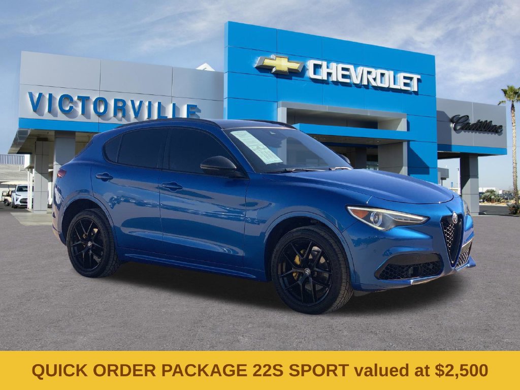 Used 2020 Alfa Romeo Stelvio Ti Sport w/ Quick Order Package 22S Sport AWD/4WD image 3