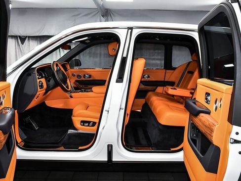 Used 2024 Rolls-Royce Cullinan image 17