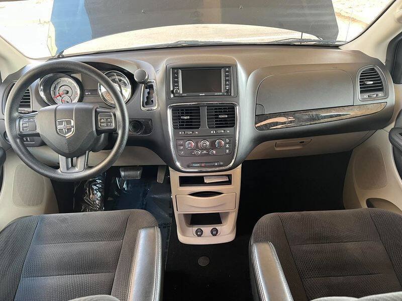 Used 2018 Dodge Grand Caravan SE w/ UConnect Hands-Free Group FWD image 19