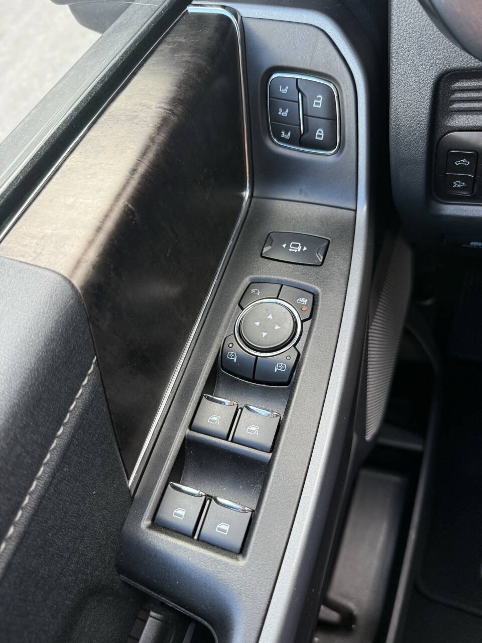 Used 2025 Ford F350 Lariat w/ Camper Package AWD/4WD image 14
