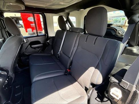 Used 2024 Jeep Wrangler Unlimited Rubicon 4xe AWD/4WD image 25