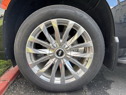 Used 2021 Cadillac Escalade Premium Luxury w/ LPO, Illumination Package image 21