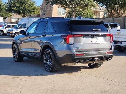 Used 2025 Ford Explorer ST image 3