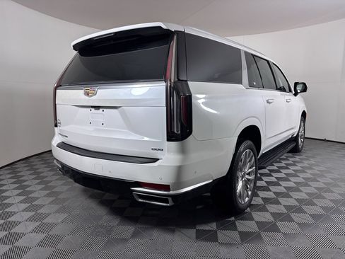 Used 2022 Cadillac Escalade ESV Premium Luxury image 19